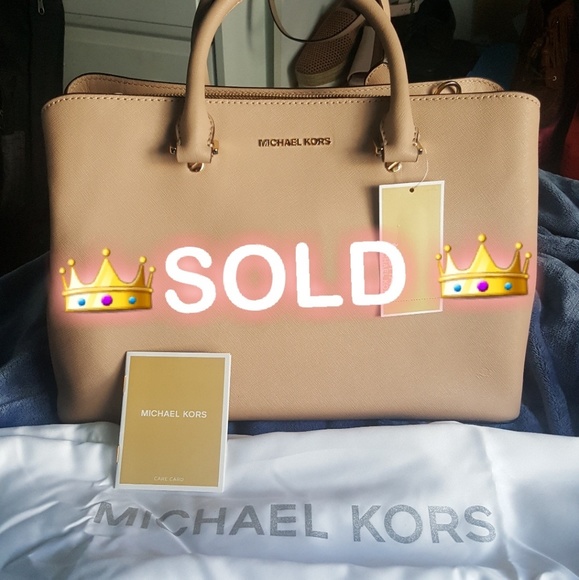 Michael Kors Handbags - Michael Kors Large Savannah Satchel Oyster Purse